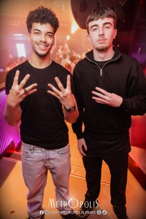 20260417-girls-girls-girls-010